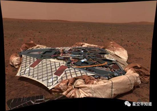 着陆后，驶下着陆平台的勇气号回头看一眼，周围是泄了气的弹跳气囊&nbsp;来源：NASA