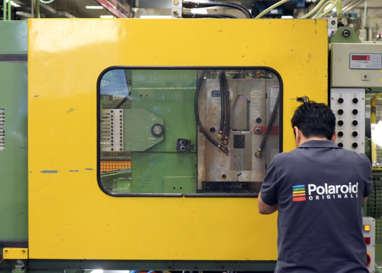  ▲宝丽来工厂， 图片来自：Mee-Lai Stone