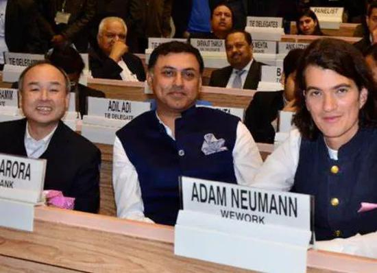  图注：左一为孙正义，右一为诺依曼