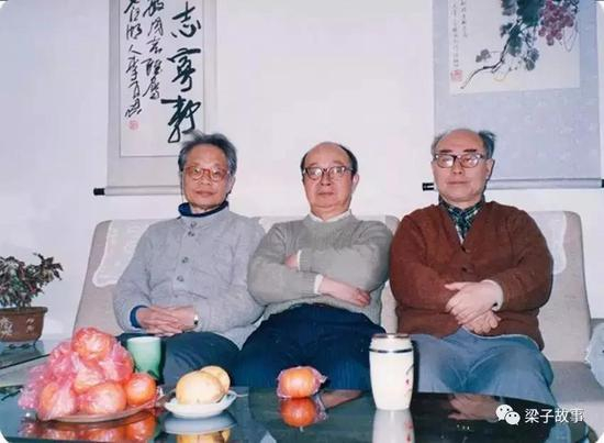 于敏先生（右）与黄祖洽（中）、何祚庥先生（左）在一起（1993年）