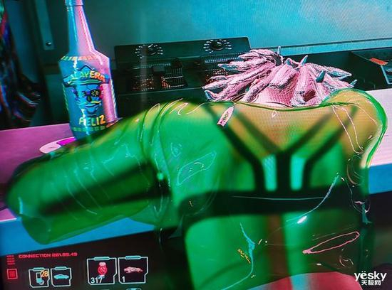  局部放大后，衣服，表面的反光