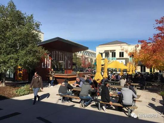 好了我知道你们是来看图的，Classic Campus的一角