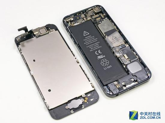 iPhone&nbsp;5的内部，电池占了近一半的空间