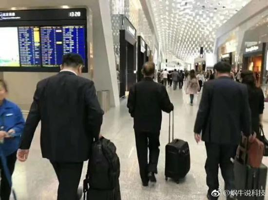 ▲从左到右：董事长殷一民、创始人侯为贵 、总裁赵先明