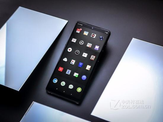次世代旗舰&nbsp;坚果R1