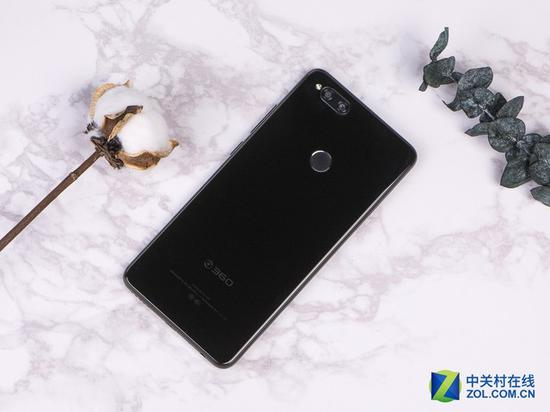 360 N7 Lite背部采用2.5D的玻璃设计