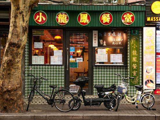 焦距：75mm 快门速度：1/125秒 光圈：F2.8 感光度：ISO 500