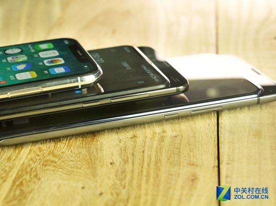 右侧按键对比（从上至下依次为iPhone、小米、荣耀）