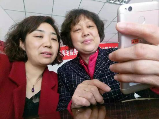 有研究称，会用智能手机的父母更长寿。