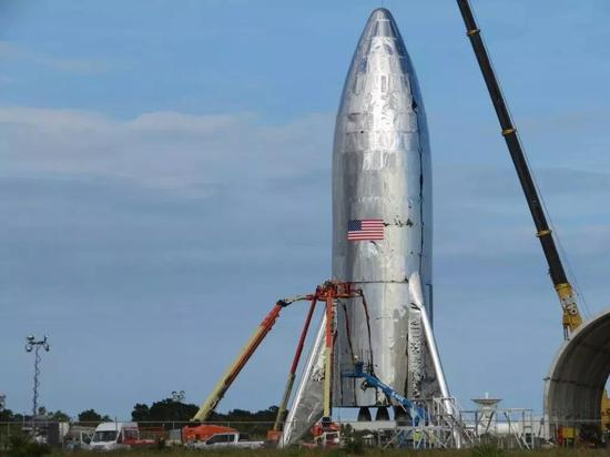 怕不是全世界最寒酸的火箭组装方式了