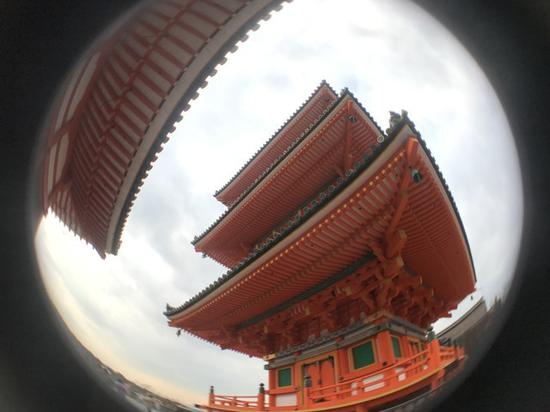 室外拍摄建筑畸变太严重，不过也是很有趣的效果