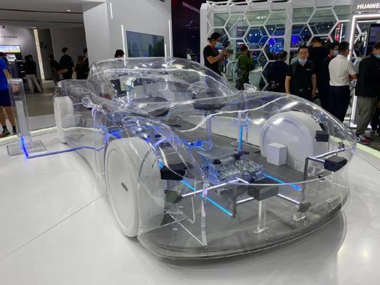 华为在北京车展上公布的透明汽车
