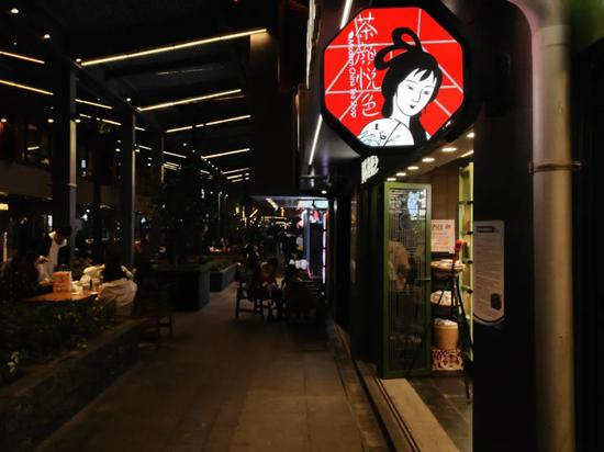 Logo挺美的，就是追求者得排到法国去。/图虫