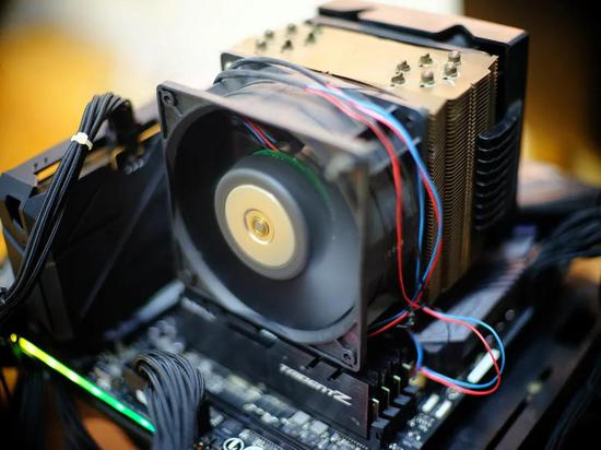 　工业级暴力风扇效果好，但噪音极大