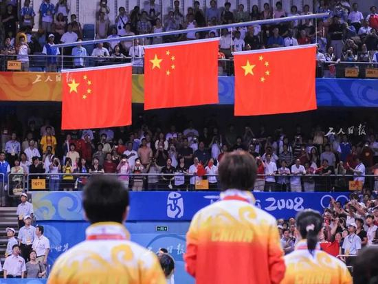 这样的场景我们常打趣说都“看腻了” 但对于国乒队员来说就是“一场都不能输”的极大心理压力