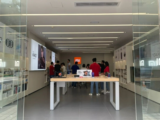 成都的小米之家门店/《豹变》