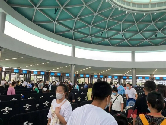 入口处排起长队 图片来源:每经记者&nbsp;毕媛媛&nbsp;摄