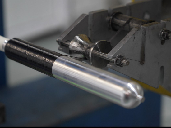 “飞扬”火炬储氢气瓶内胆碳纤维缠绕 | http://www.fhjs.casic.cn/