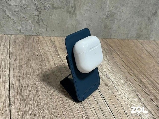 磁吸在MagSafe卡夹上