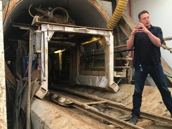 马斯克在工作中