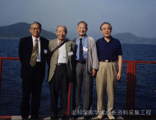2001年，李吉均等人在香港科技大学访问（左起为李吉均、刘东生、吴新智、苏纪兰）