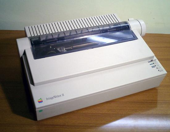 Apple ImageWriter II带着鲜明的苹果设计语言