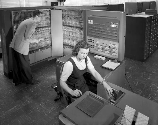 　IBM&nbsp;704计算机