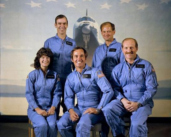  图为执行STS-7飞行任务乘组的合影（图片来源：http://www.360doc.com/）