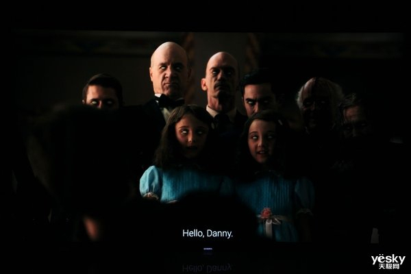 像这样黑能黑下去，亮部也不影响阴暗部分细节的电视，用来观看恐怖电影，氛围感真是很强。