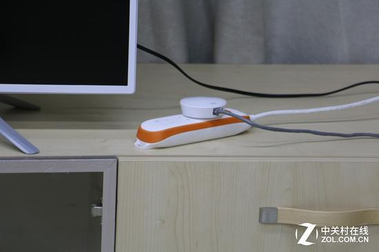 魅族路由器应用于客厅&nbsp;个头小巧，随意摆放、并不突兀