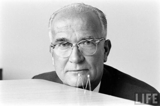 时间追赶科技&nbsp;摩尔定律50周年那些巨变(图片引自LIFE)