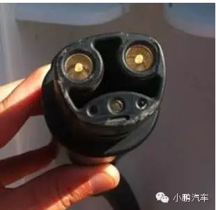 ▲&nbsp;特斯拉美版充电枪