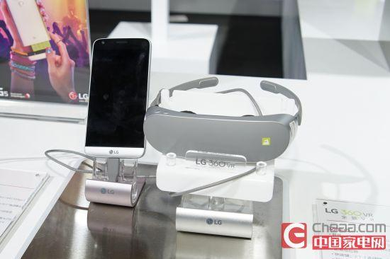 AWE展出的LG 360 VR，比三星的小巧很多，但目前仅支持G5一款手机