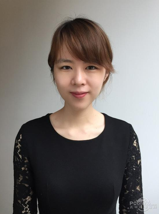 使用Facetune将肩膀调对称，并且小小的瘦脸