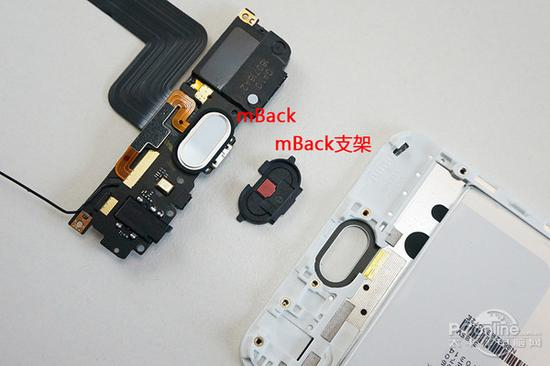 　　卸完螺丝之后，尾插小板、扬声器模块以及mBack按键一下子就出来了。