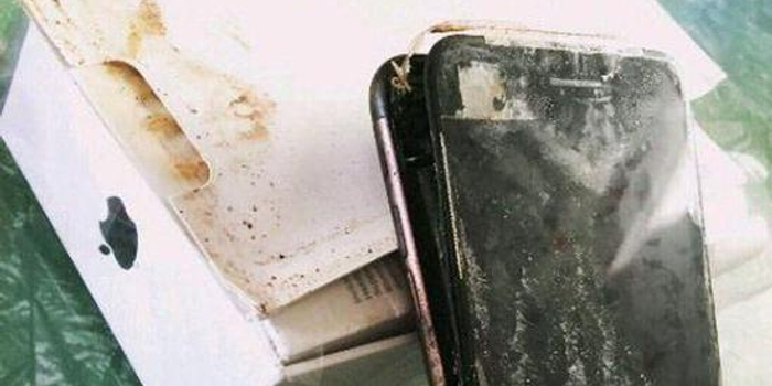 三星Note7不哭!苹果iPhone 7也爆炸了_手机新浪网