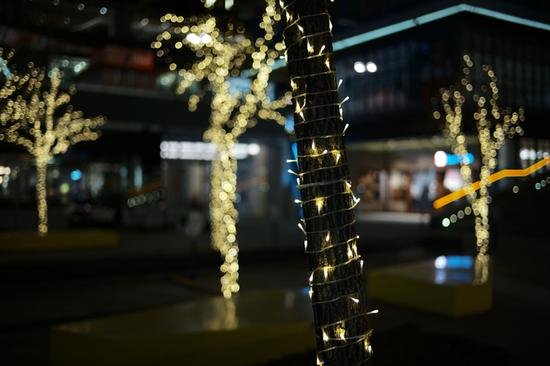 焦距：35mm　 光圈：f/1.4　 ISO感光度：200　 曝光时间：1/60s　 曝光补偿：0EV　 白平衡：自动