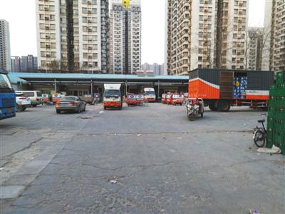 2月20日，位于海淀区八家嘉苑附近的中通快递货运站点人员稀少。新京报记者 陈彦旭 摄