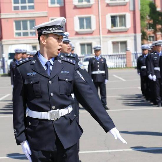 深圳市交警局停车场管理科科长刘宇驰
