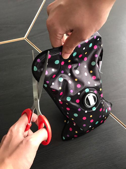 用剪刀扒出它的“芯”