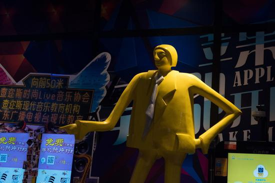 光圈：F5.6 快门：1/128 sec ISO：1600