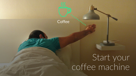 　　早上起床时可以触摸床头，就能够启动放在厨房的咖啡机。