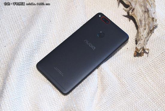 努比亚Z17mini外观