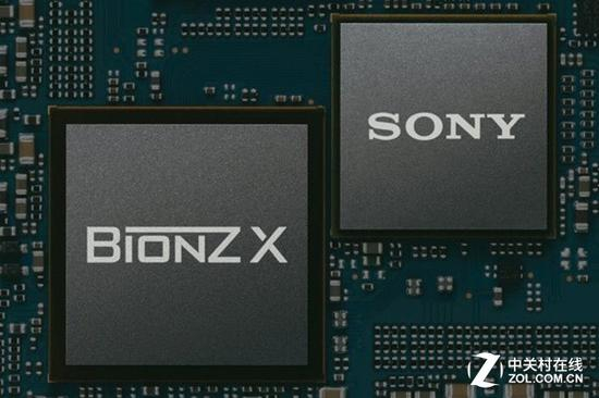 索尼A9的传感器也有新的提升，不论对于画质还是连拍都是重要的提升点