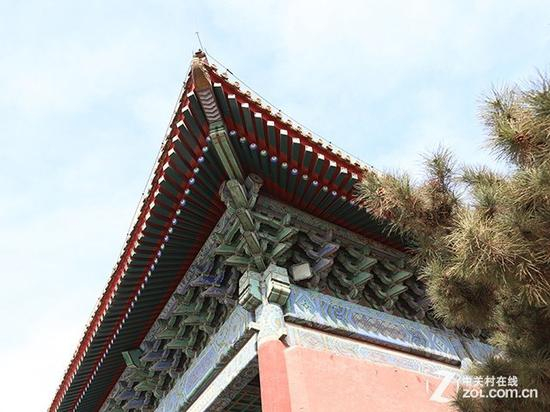 建筑测光正常，天空色彩偏差