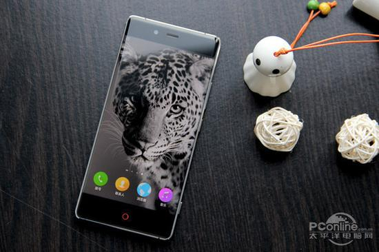 努比亚Z9无边框设计