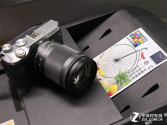 佳能EOS&nbsp;M6可以直接无线连接打印机打印照片，同样可以拍立得