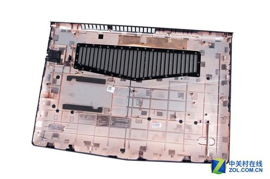 D壳内部有许多加强龙骨支撑，整体强度不错