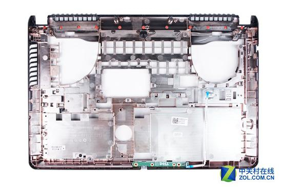 D壳的防滚骨架结构强度很高