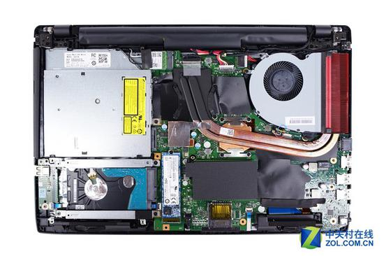 华硕飞行堡垒FX53内部还在采用已经过时的内部布局